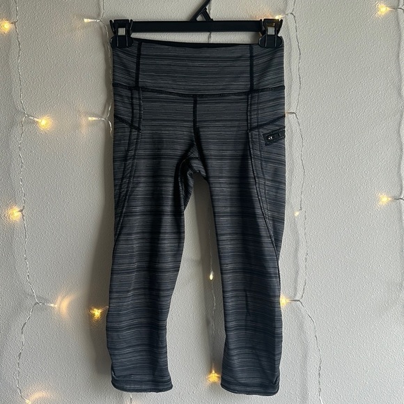 Lululemon 3/4 Cropped Legging​​​​​​​​ - Picture 1 of 5